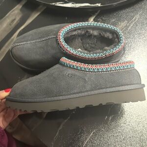GREY TASMAN UGGS SIZE 7